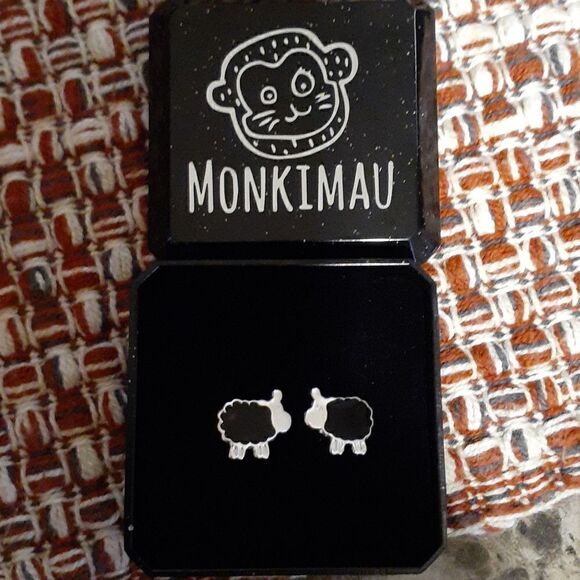 New‎ 925 Post Lamb Earrings Girls Monkimau New In Box - Picture 2 of 3